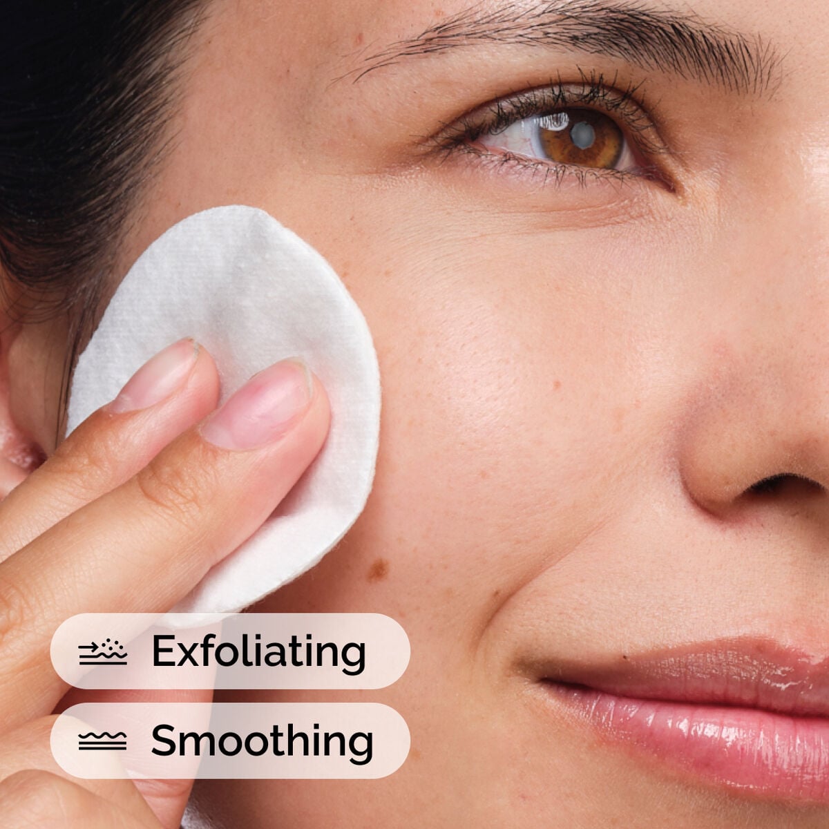 glycolic-acid-7-exfoliating-toner-r7 ord-glycolic-acid-exfoliating-toner-model-application-with-benefits.jpg